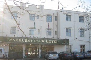 8694 Lyndhurst Park Hotel